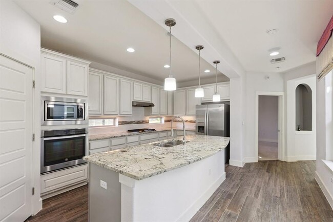 Foto del edificio - 6000 Baythorne Dr