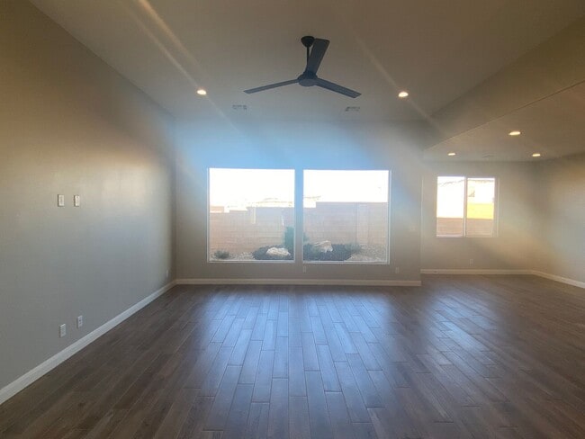 Building Photo - Beautiful home in the Ledges