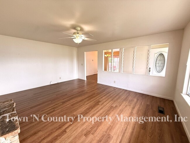 Foto del edificio - Nice 3 Bedroom, 2 Bath Located in North Salinas!