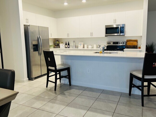 Building Photo - 5 Bedroom Single Family Home in Miami