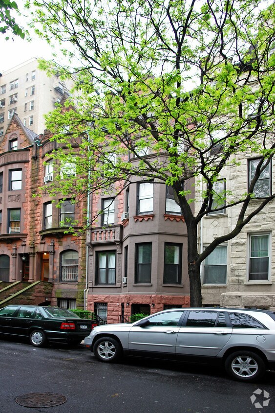 Building Photo - 310 W 90th St