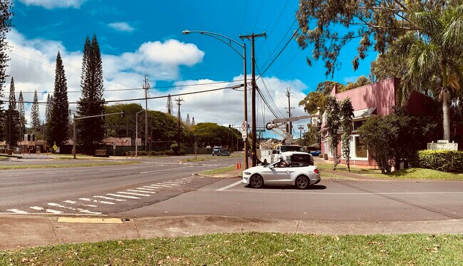 Camina o ve en bicicleta hasta la puerta McComb del cuartel Schofield. - 1600 Wilikina Dr