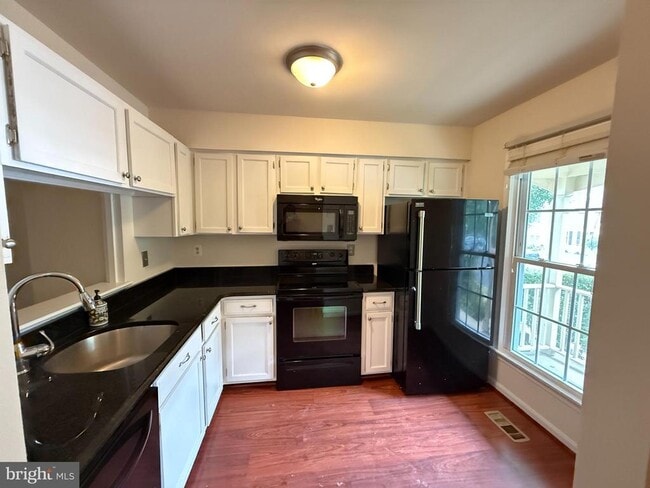 Building Photo - 15066 Maple Glen Ct
