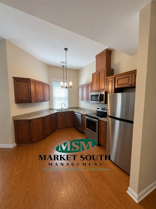 Building Photo - SPACIOUS 2 STORY TOWNHOME ON HENRY ST. AVAILABLE AUGUST 15th