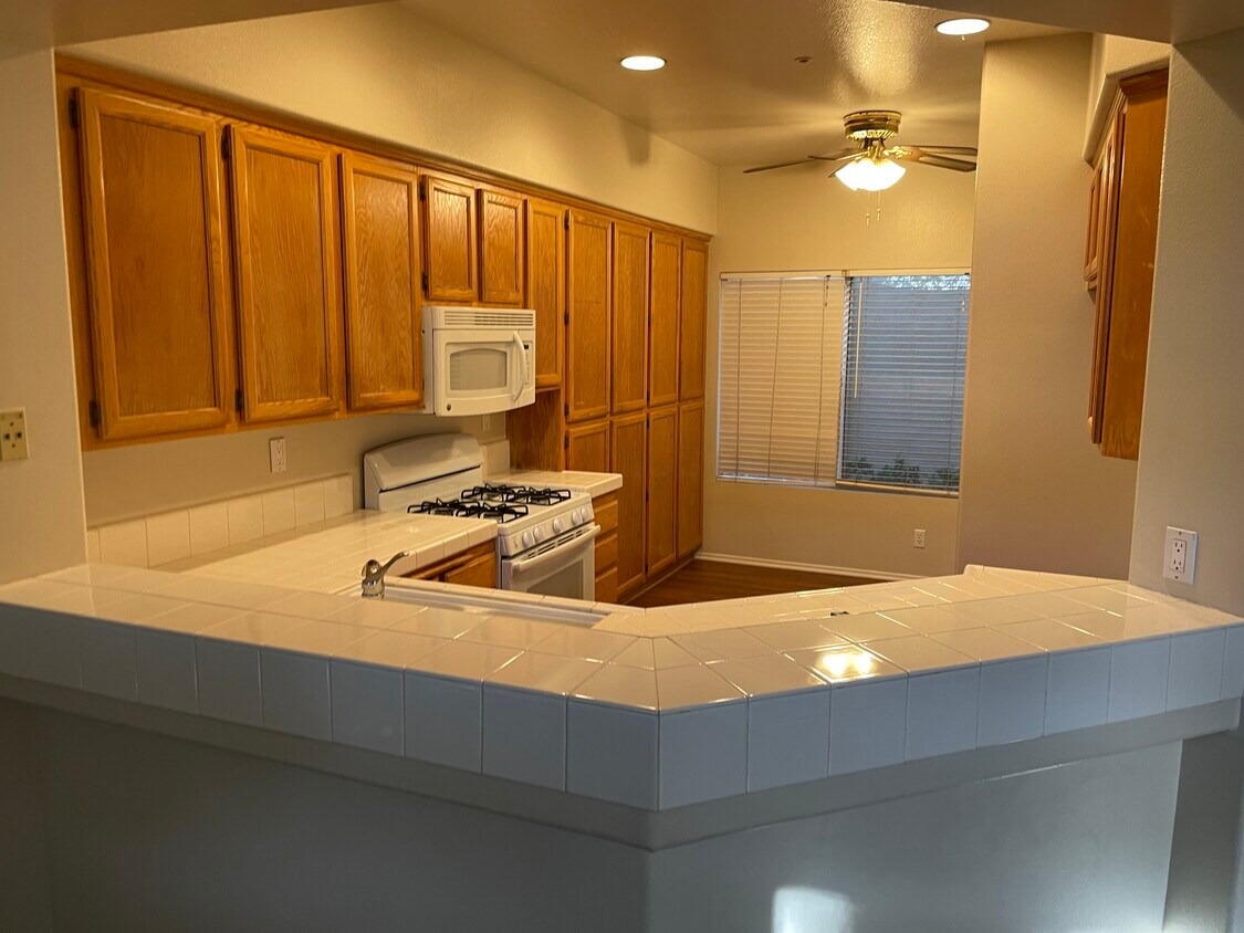 95 Camino del Oro, Rancho Santa Margarita, CA 92688 Townhome Rentals