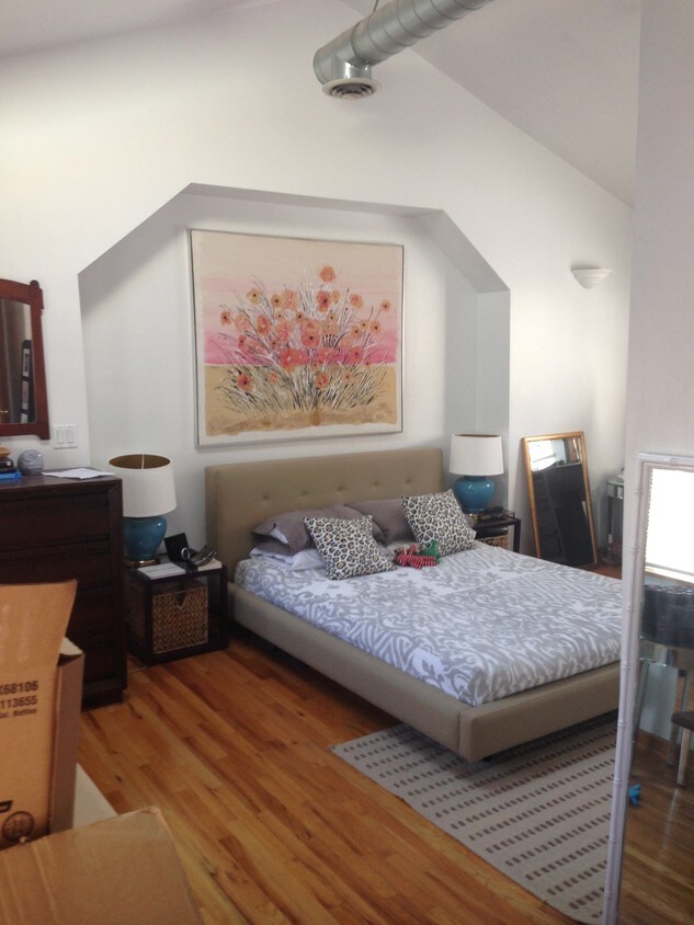 Massive Bedroom #1 - 1311 N Greenview Ave