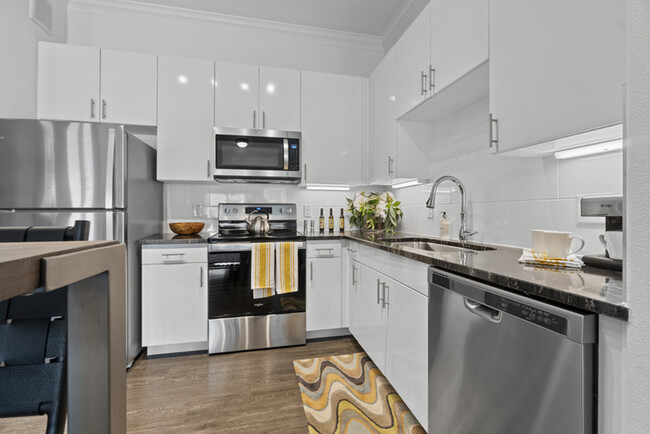 Kitchen - The Mansions at Mercer Crossing