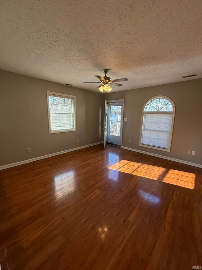 Foto del edificio - 791 E Sherwood Hills Dr