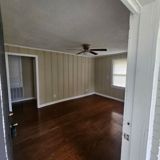Foto del edificio - Charming 2BR House in Nashville