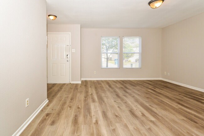Foto del edificio - 7931 Puckett Ln