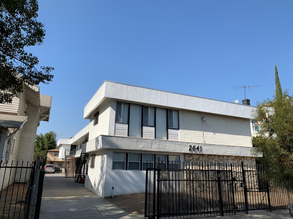 Primary Photo - 2641 S La Salle Ave