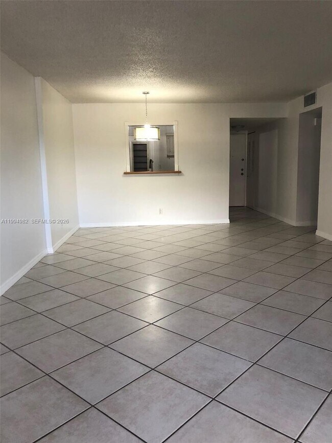 Foto del edificio - 404 NW 68th Ave