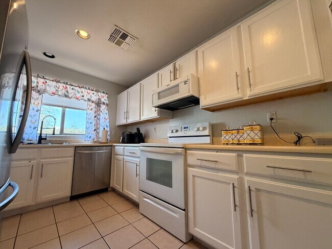 Foto del edificio - 6718 W Marshall Ave