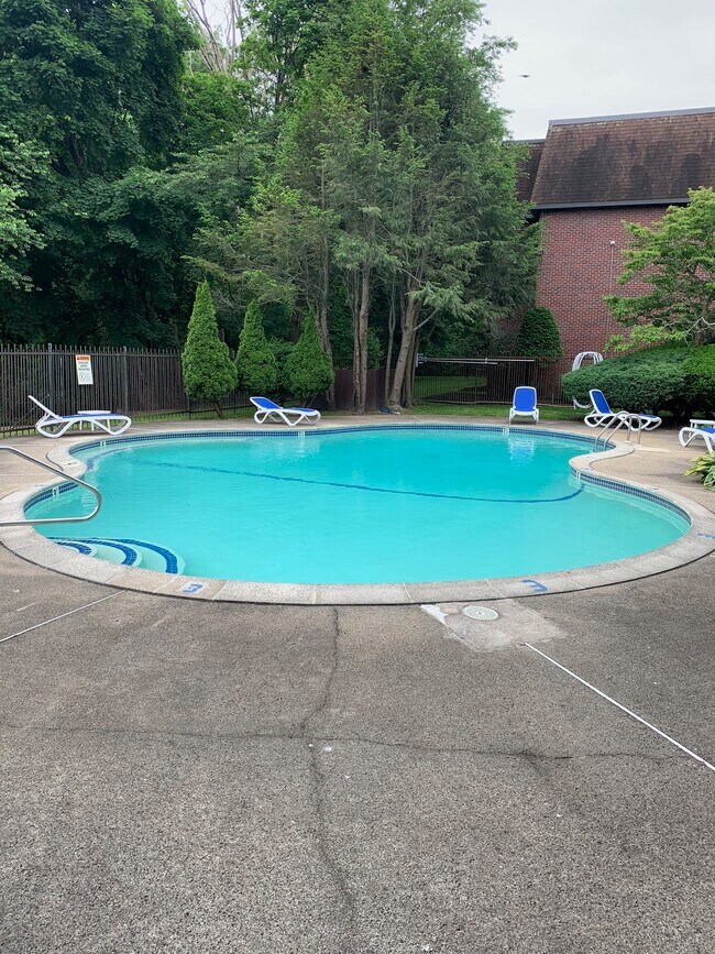 Foto del edificio - 144 Kenrick St