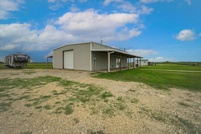 Building Photo - 3330 NW Co Rd 1130