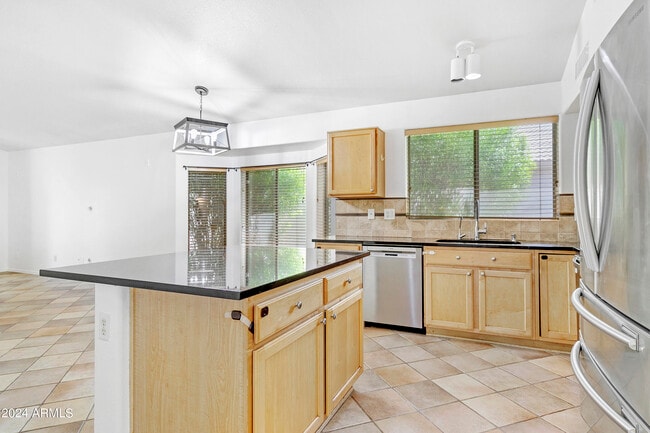 Building Photo - 1462 W Blue Ridge Way