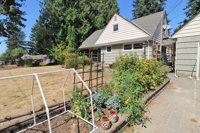 Building Photo - 9341 SE Harney Ct