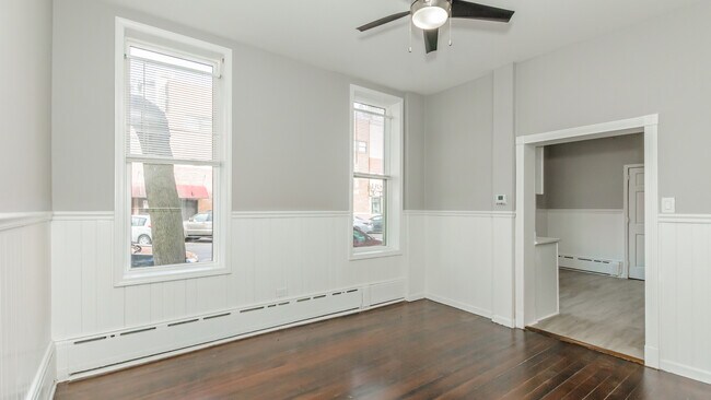 Foto del edificio - 2200 W Belmont Ave