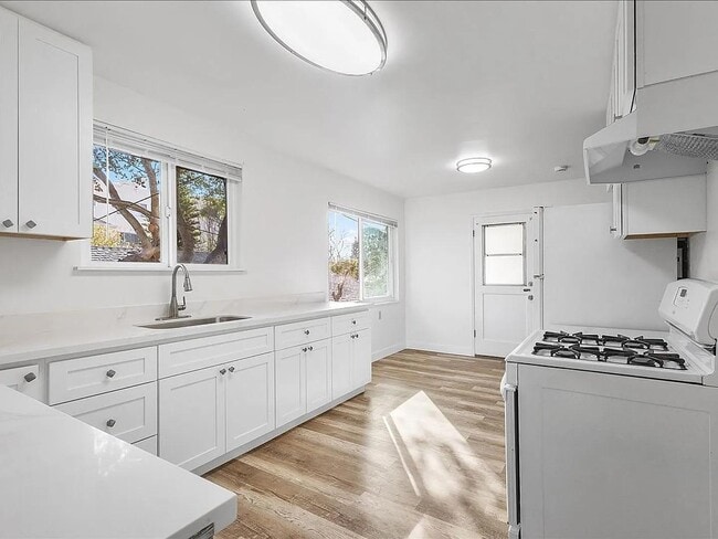 Building Photo - 610 Santa Clara Ave