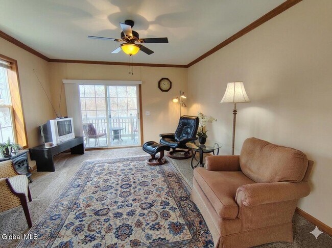 Foto del edificio - 589 1st Ave