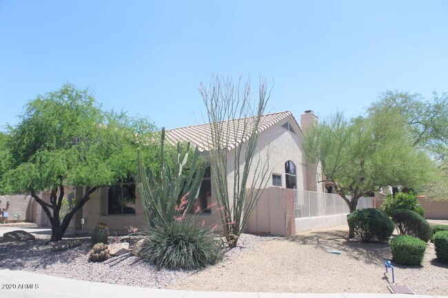 Foto del edificio - 9817 E Pine Valley Rd