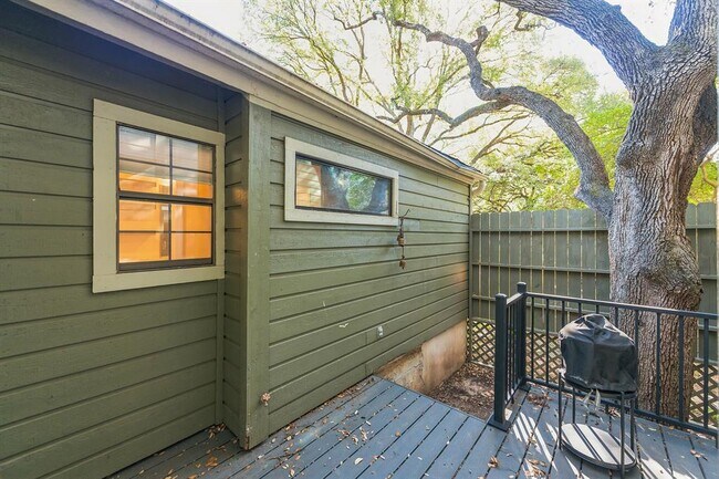 Building Photo - 5704 Sam Houston Cir