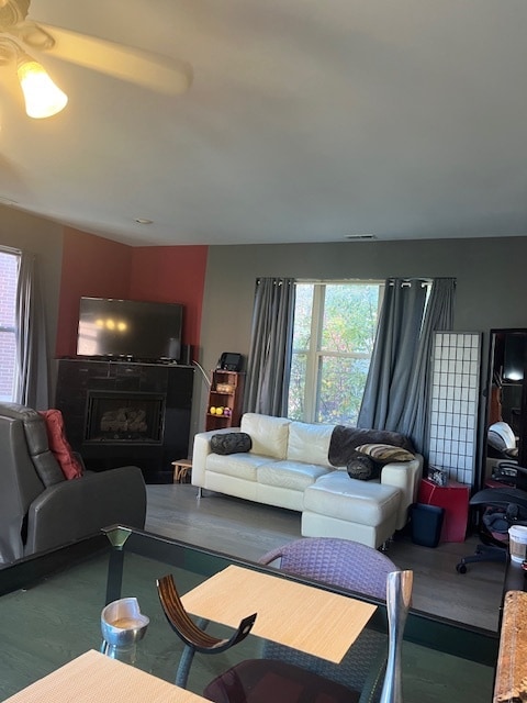 Family Room - 757 W Eastman St