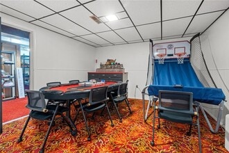 Building Photo - 6713 Farview Rd