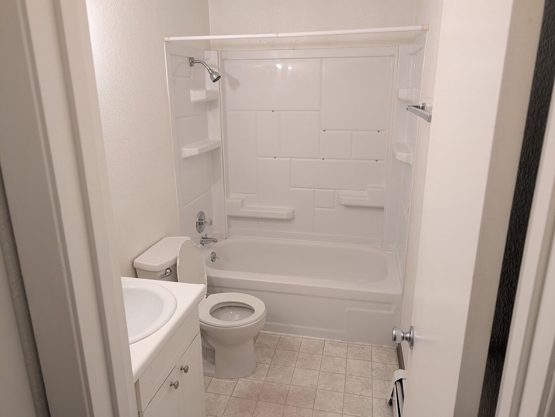 Building Photo - 5453 Camelot Dr
