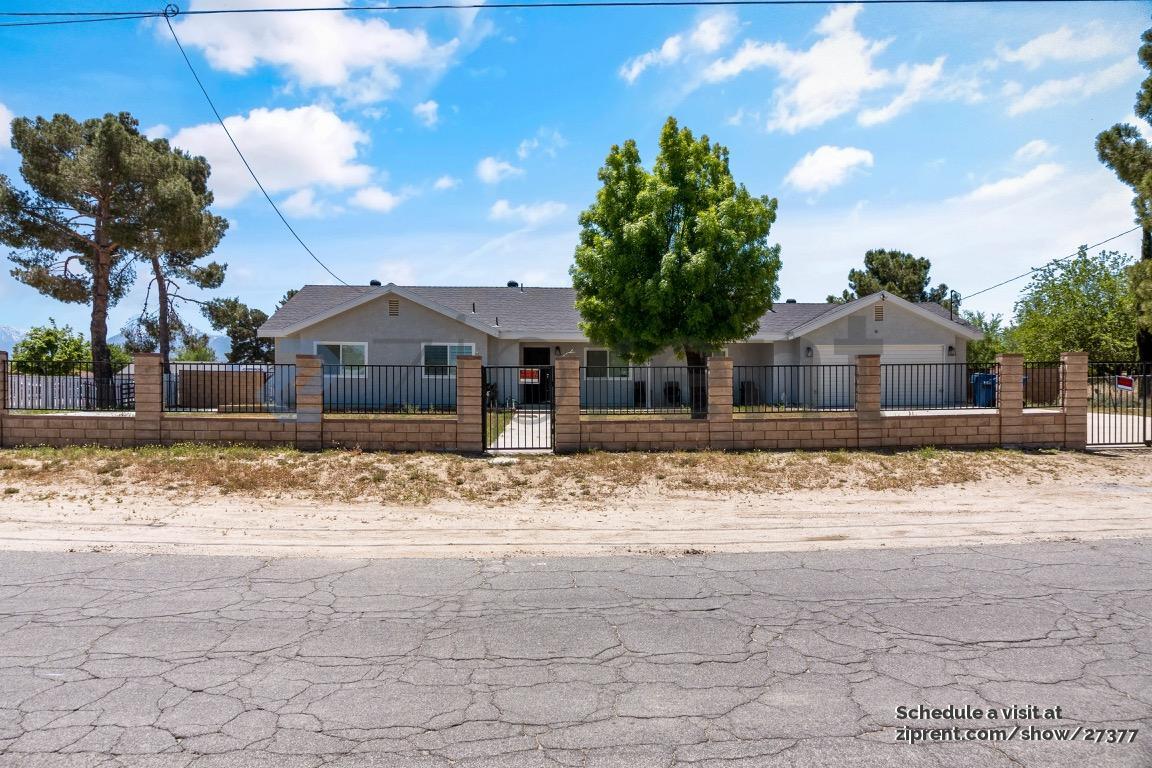 Foto principal - 9506 E Ave T