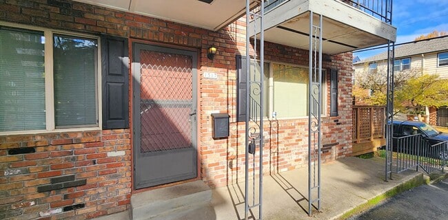 Building Photo - 1521-1521 NE 22nd Ave