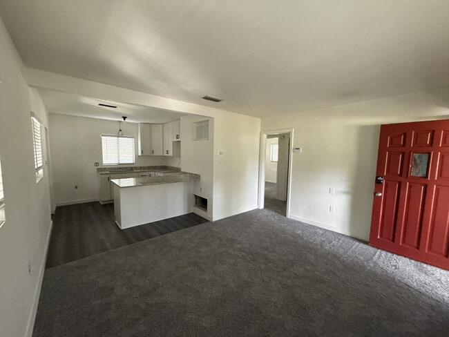 Building Photo - 1208 Crescent St