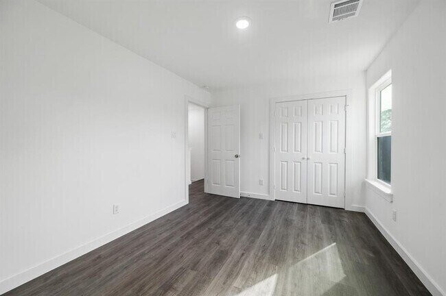 Foto del edificio - 9529 Everglade Dr