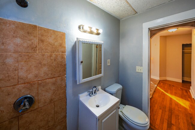 Building Photo - 22 Warren St