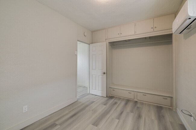 Foto del edificio - 4701 NW 16th St