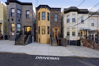 Building Photo - 821 18th St