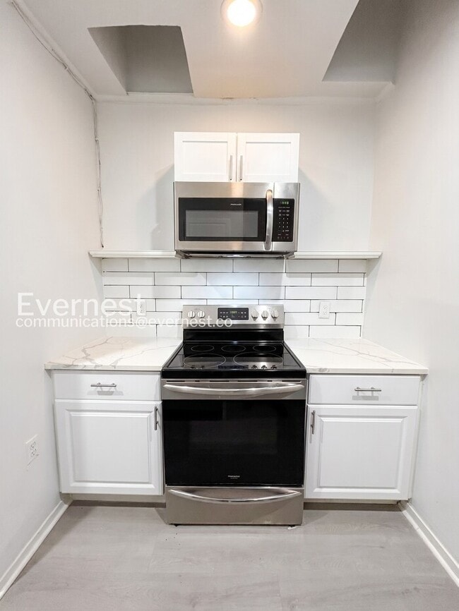 Building Photo - 2440 Callow Ave