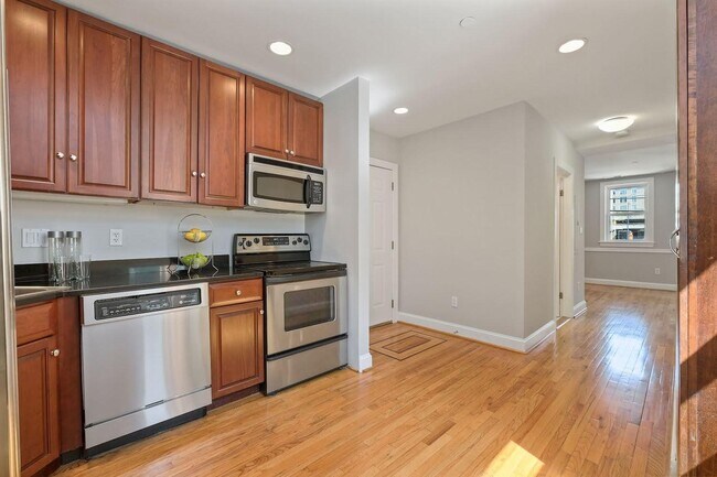 Foto del edificio - 1361 Irving St NW