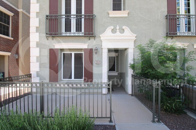 Building Photo - 2619 S Balsam Dr