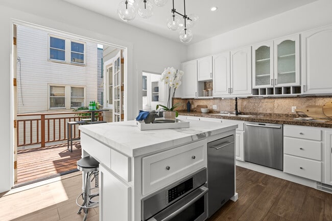 Building Photo - 115 Magnolia St