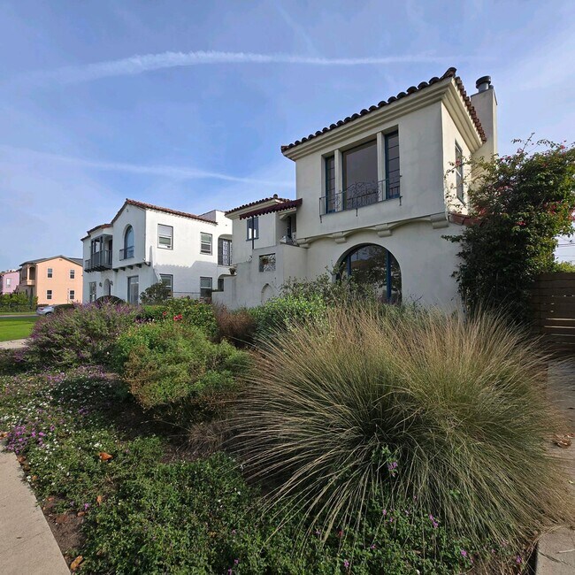 Foto del edificio - Large upper 2-bedroom Duplex Fairfax area