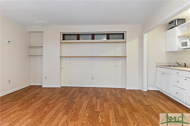 Building Photo - 9 E Gordon St