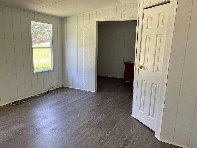 Building Photo - 330 Mangle Dr