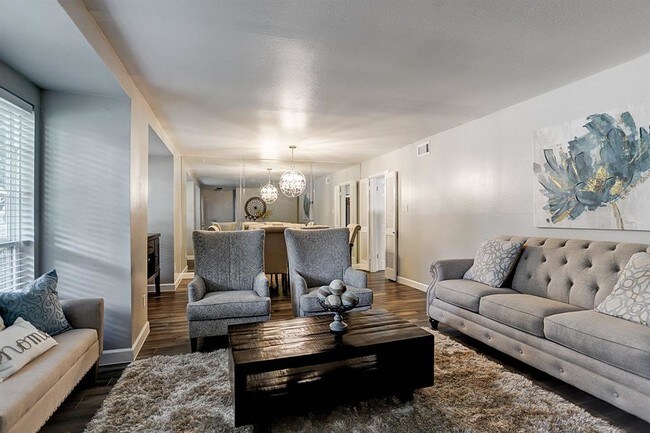 Building Photo - 10301 Briar Forest Dr