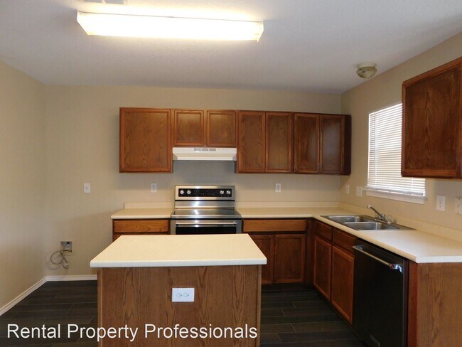 Building Photo - 4 br, 2.5 bath House - 10386 Oakwood Crest