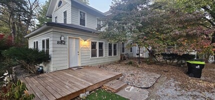 Building Photo - 882 Locust Dr