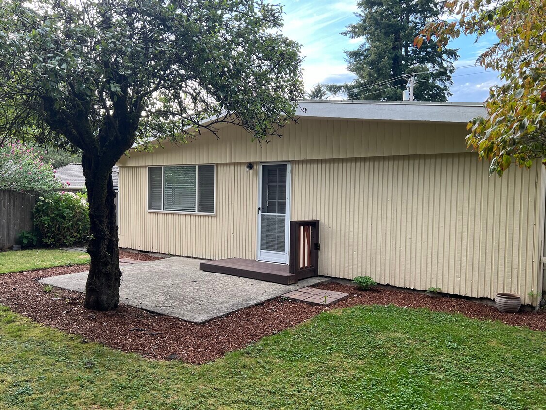 Foto principal - 35 NE Dogwood St