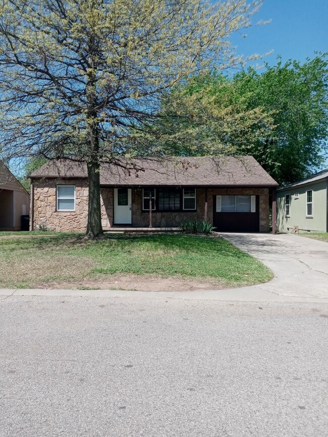 Building Photo - 1817 Breckenridge Dr