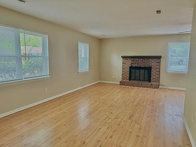 Building Photo - 8205 Meadowind Cir