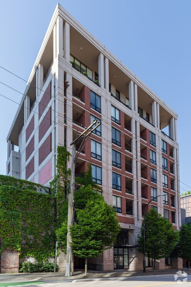 Building Photo - 531 Beatty St